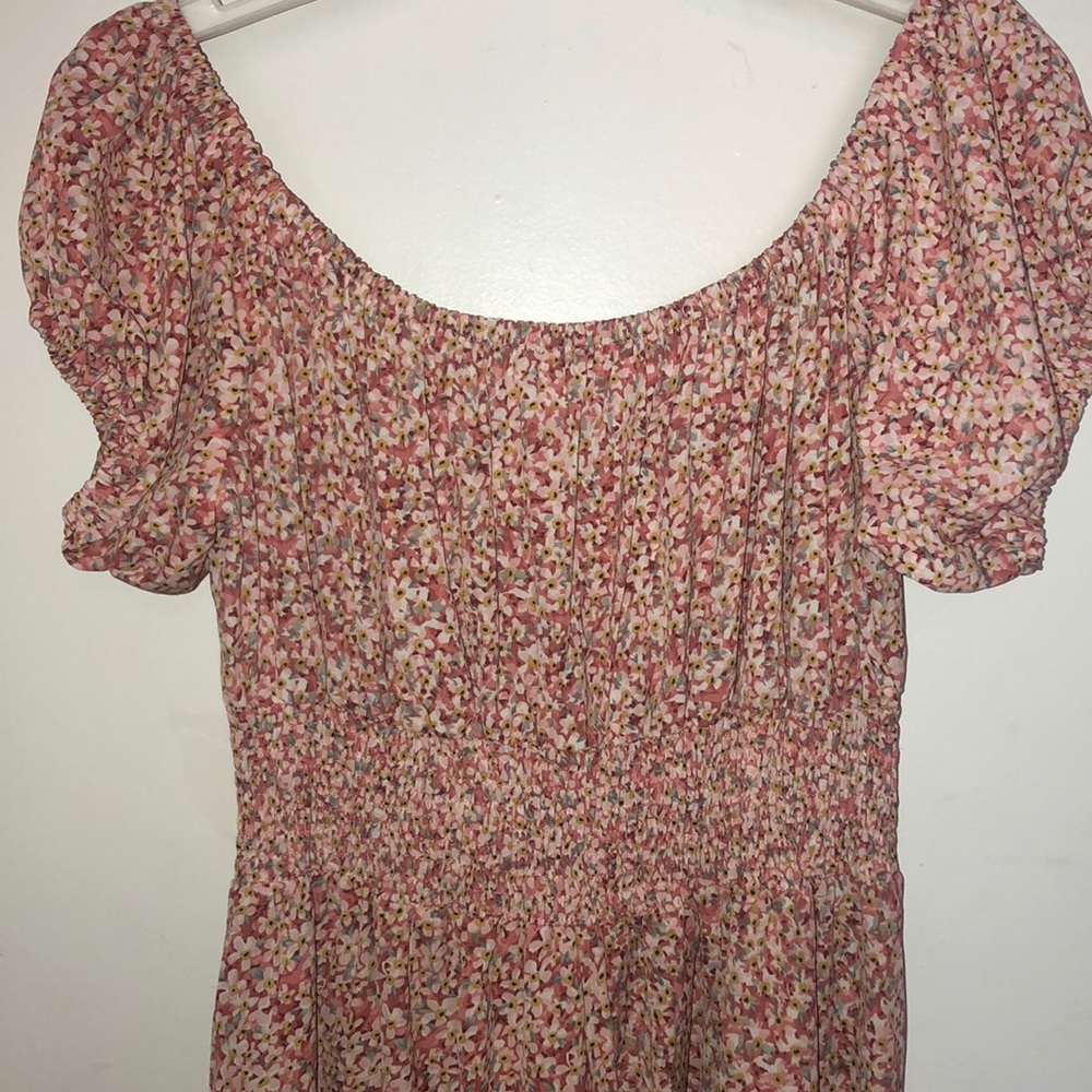 Shein Xl beautiful flower dress with a great flow to it✨